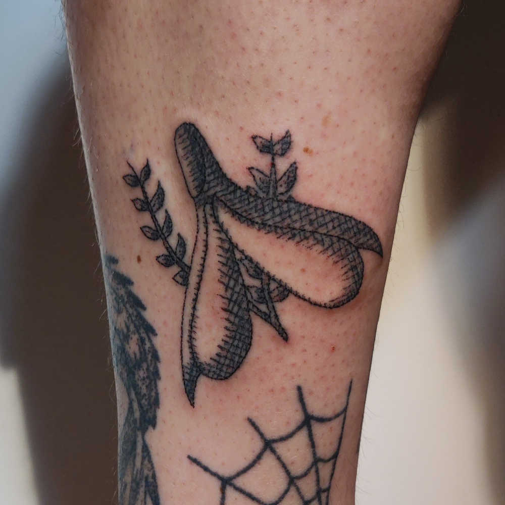 Klitoris Handpoke Tattoo